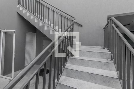 Casa à venda com 105m², 3 quartos e 2 vagas Casa à venda com 105m², 3 quartos e 2 vagasEscada