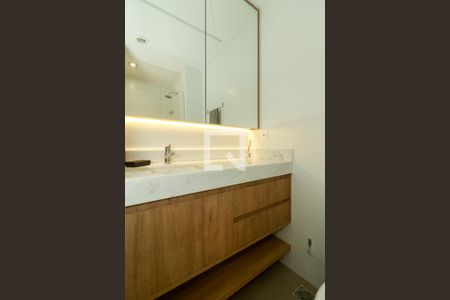 Banheiro da Suíte de apartamento para alugar com 2 quartos, 64m² em Boa Vista, Porto Alegre