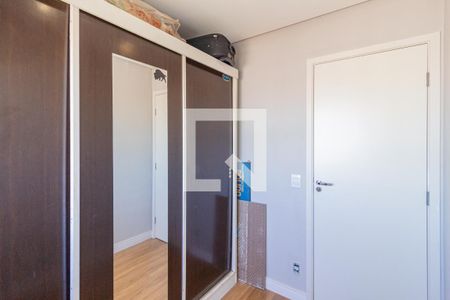 Quarto 2 de apartamento para alugar com 2 quartos, 39m² em Jardim Copiuva, Carapicuíba