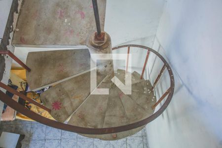 Escadas - Quarto de casa para alugar com 1 quarto, 51m² em São Judas, São Paulo