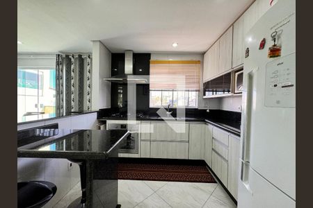 Casa para alugar com 270m², 3 quartos e 2 vagas Casa para alugar com 270m², 3 quartos e 2 vagasCozinha