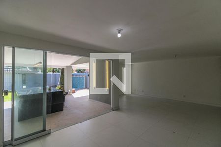 Sala de casa de condomínio à venda com 3 quartos, 362m² em Barra da Tijuca, Rio de Janeiro