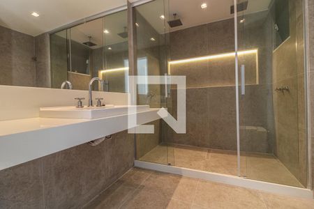 Suíte 1 - Banheiro de casa de condomínio à venda com 3 quartos, 362m² em Barra da Tijuca, Rio de Janeiro