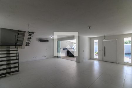 Casa de condomínio à venda com 362m², 3 quartos e 2 vagasSala