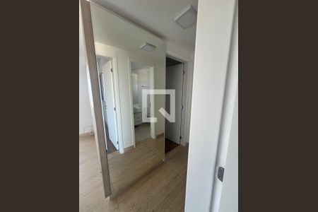 Corredor com espelho de apartamento à venda com 2 quartos, 100m² em Vila da Serra, Nova Lima