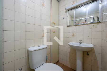 Banheiro de casa para alugar com 1 quarto, 45m² em Vila Babilônia, São Paulo