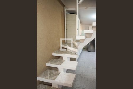 escada de casa à venda com 2 quartos, 80m² em Cidade Continental, São Paulo