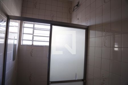 Banheiro de casa para alugar com 1 quarto, 30m² em Jardim Regina, São Paulo