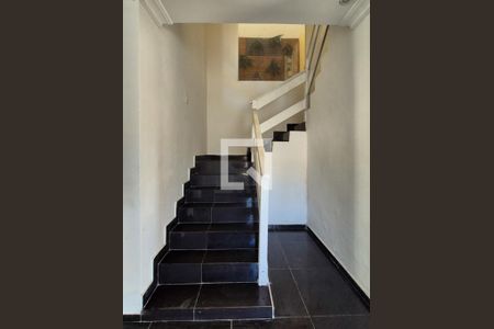 Escada de casa de condomínio à venda com 3 quartos, 265m² em Vargem Pequena, Rio de Janeiro