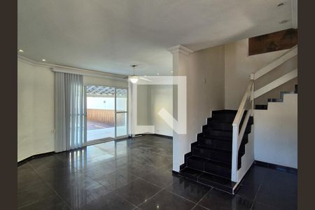 Sala de casa de condomínio à venda com 3 quartos, 265m² em Vargem Pequena, Rio de Janeiro