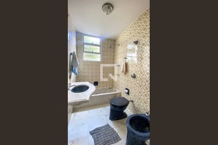 banheiro 1 de apartamento à venda com 3 quartos, 100m² em Santo Antônio, Belo Horizonte