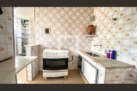 Cozinha de apartamento à venda com 3 quartos, 100m² em Santo Antônio, Belo Horizonte
