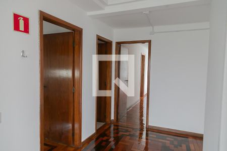 Corredor de casa para alugar com 5 quartos, 380m² em Medianeira, Porto Alegre