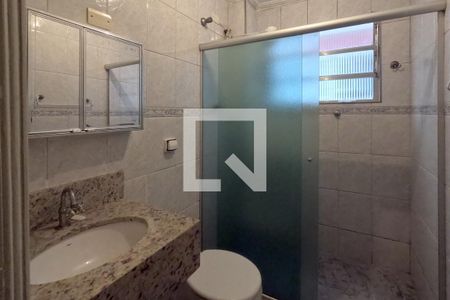 Banheiro de apartamento para alugar com 1 quarto, 50m² em Embaré, Santos