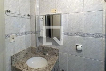 Banheiro de apartamento para alugar com 1 quarto, 50m² em Embaré, Santos
