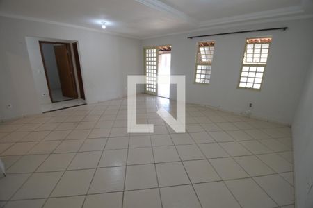 Sala de casa para alugar com 3 quartos, 175m² em Jardim São Gonçalo, Campinas