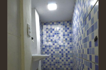 Banheiro de kitnet/studio para alugar com 1 quarto, 17m² em Ramos, Rio de Janeiro