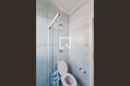 Casa de condomínio para alugar com 327m², 4 quartos e 4 vagas Casa de condomínio para alugar com 327m², 4 quartos e 4 vagasBanheiro da Suíte 1