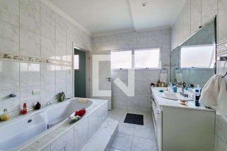 Casa de condomínio para alugar com 327m², 4 quartos e 4 vagas Casa de condomínio para alugar com 327m², 4 quartos e 4 vagasBanheiro da Suíte 3