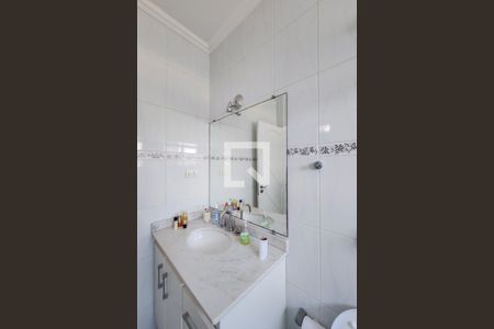 Casa de condomínio para alugar com 327m², 4 quartos e 4 vagas Casa de condomínio para alugar com 327m², 4 quartos e 4 vagasBanheiro da Suíte 2