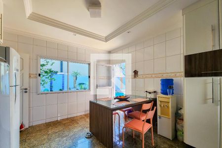 Casa de condomínio para alugar com 327m², 4 quartos e 4 vagas Casa de condomínio para alugar com 327m², 4 quartos e 4 vagasCozinha