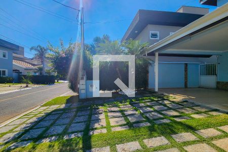 Casa de condomínio para alugar com 327m², 4 quartos e 4 vagas Casa de condomínio para alugar com 327m², 4 quartos e 4 vagasGaragem