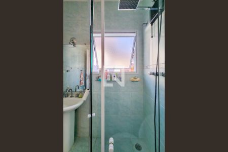 Casa de condomínio para alugar com 327m², 4 quartos e 4 vagas Casa de condomínio para alugar com 327m², 4 quartos e 4 vagasBanheiro da Suíte 1