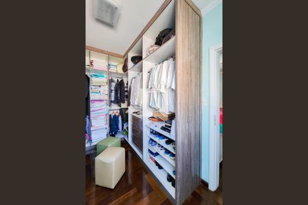 Casa de condomínio para alugar com 327m², 4 quartos e 4 vagas Casa de condomínio para alugar com 327m², 4 quartos e 4 vagasCloset da suíte 3