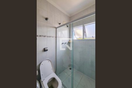 Casa de condomínio para alugar com 327m², 4 quartos e 4 vagas Casa de condomínio para alugar com 327m², 4 quartos e 4 vagasBanheiro da Suíte 2