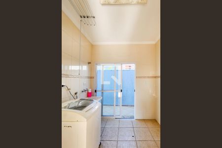 Casa de condomínio para alugar com 327m², 4 quartos e 4 vagas Casa de condomínio para alugar com 327m², 4 quartos e 4 vagasÁrea de Serviço