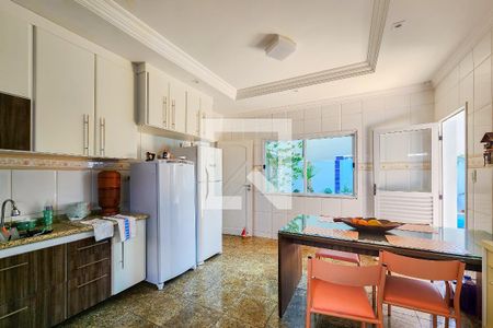 Casa de condomínio para alugar com 327m², 4 quartos e 4 vagas Casa de condomínio para alugar com 327m², 4 quartos e 4 vagasCozinha