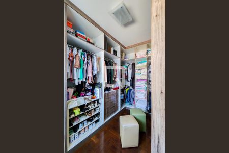 Casa de condomínio para alugar com 327m², 4 quartos e 4 vagas Casa de condomínio para alugar com 327m², 4 quartos e 4 vagasCloset da suíte 3