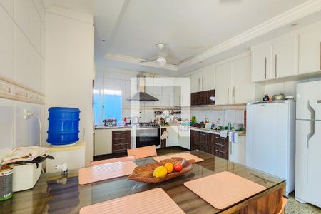 Casa de condomínio para alugar com 327m², 4 quartos e 4 vagas Casa de condomínio para alugar com 327m², 4 quartos e 4 vagasCozinha