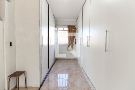 Closet da suíte de apartamento para alugar com 2 quartos, 81m² em Jardim Cleide, São Paulo