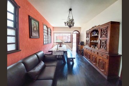 Sala de casa à venda com 3 quartos, 360m² em Santa Tereza, Belo Horizonte
