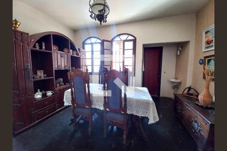 Casa à venda com 3 quartos, 360m² em Santa Tereza, Belo Horizonte