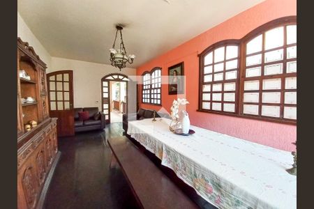 Sala de casa à venda com 3 quartos, 360m² em Santa Tereza, Belo Horizonte