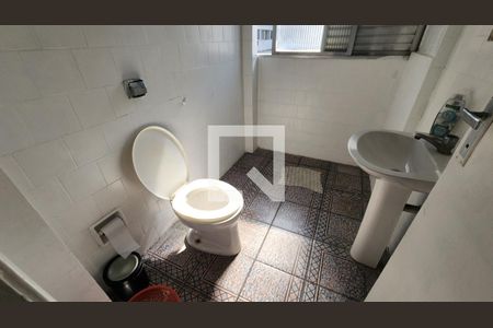 Banheiro de kitnet/studio para alugar com 1 quarto, 30m² em Itararé, Santos