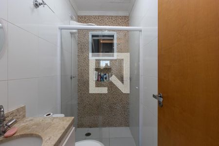 Banheiro de apartamento à venda com 2 quartos, 49m² em Vila Sabrina, São Paulo