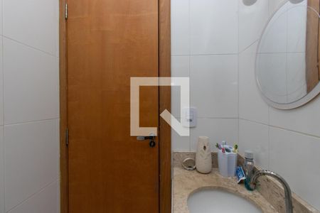 Banheiro de apartamento à venda com 2 quartos, 49m² em Vila Sabrina, São Paulo