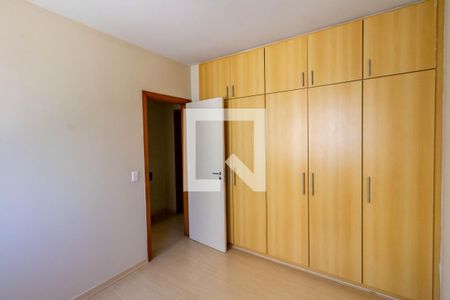 Quarto de apartamento à venda com 3 quartos, 96m² em Belvedere, Belo Horizonte