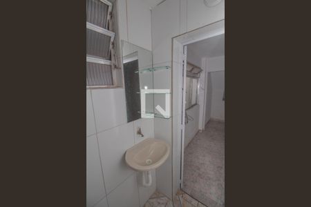 Banheiro de casa para alugar com 1 quarto, 35m² em Jardim Clara Regina, São Paulo