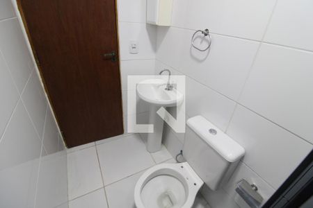 Banheiro de casa de condomínio para alugar com 1 quarto, 40m² em Chora Menino, São Paulo