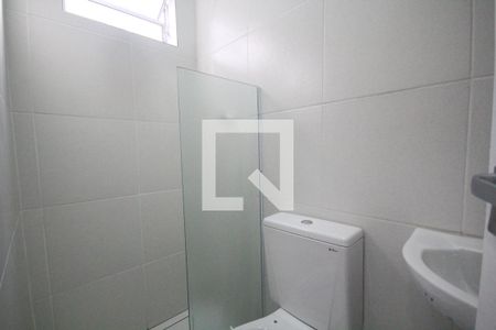 Banheiro de kitnet/studio para alugar com 1 quarto, 17m² em Vila Monumento, São Paulo