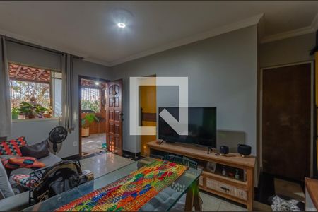 Sala de casa à venda com 2 quartos, 100m² em Vila Cloris, Belo Horizonte