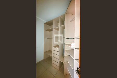 Closet do Quarto 1 de casa de condomínio à venda com 7 quartos, 1580m² em Parque Xangrilá, Campinas