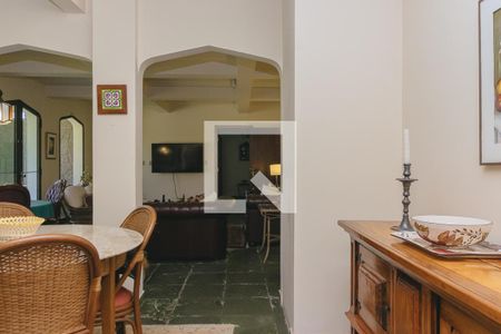 Casa de condomínio para alugar com 580m², 6 quartos e 4 vagas Casa de condomínio para alugar com 580m², 6 quartos e 4 vagasSala de jantar térreo