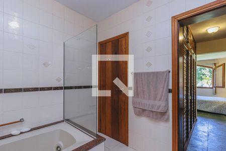 Casa de condomínio para alugar com 580m², 6 quartos e 4 vagas Casa de condomínio para alugar com 580m², 6 quartos e 4 vagasBanheiro da suíte 5