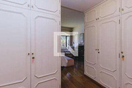 Casa de condomínio para alugar com 580m², 6 quartos e 4 vagas Casa de condomínio para alugar com 580m², 6 quartos e 4 vagasSuíte 3