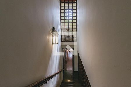 Casa de condomínio para alugar com 580m², 6 quartos e 4 vagas Casa de condomínio para alugar com 580m², 6 quartos e 4 vagasEscadas